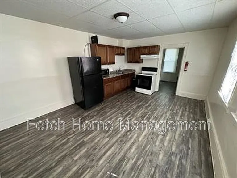 722 E King St #7 — Photo 9