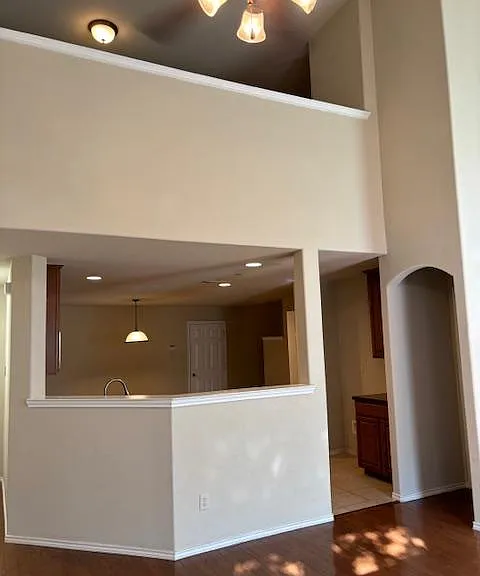1123 Landon Ln — Photo 8