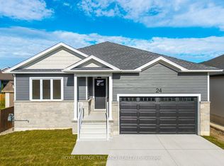 24 Brooklawn Dr, Lambton Shores, ON N0M1T0