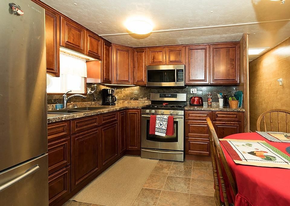 1st image of 24 Shady Oaks Dr