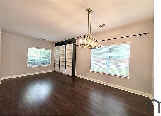 5th image of 7409 Todd Cir