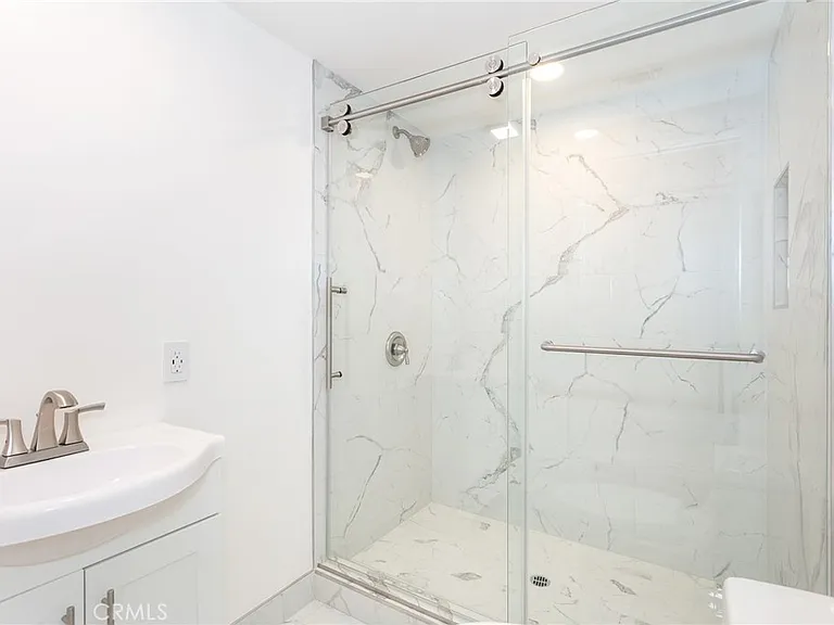 16973 Strawberry Dr — Photo 31