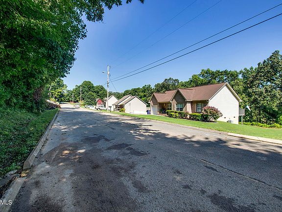 5th image of Westbury Dr