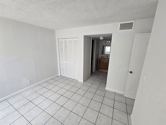 4th image of 9431 Live Oak Place #109
