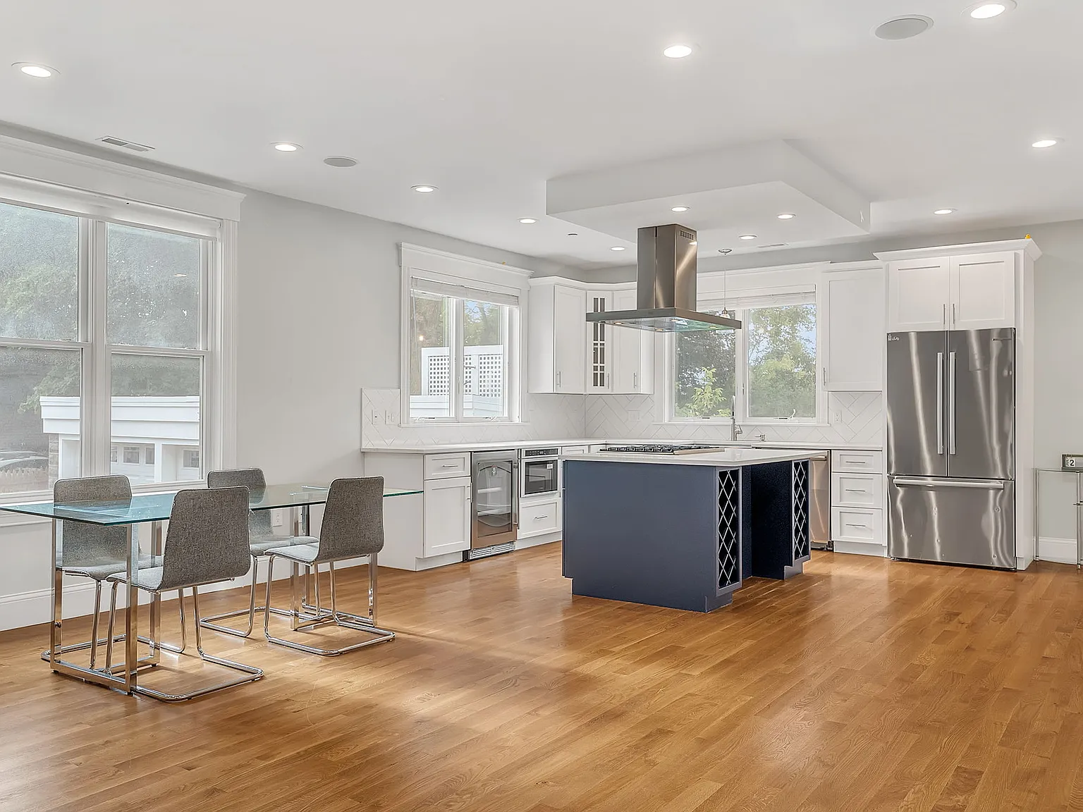 3 bed, 3.5 bath, 1820 sqft, $5,400 — Photo 4