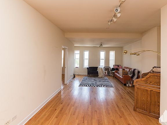 4th image of 1538 N Milwaukee Ave #4F