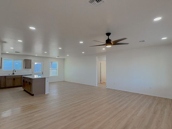 5th image of 593 W Frying Pan Rd