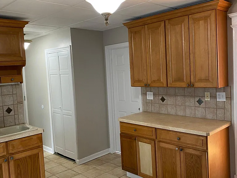 37 Benham St #1 — Photo 11