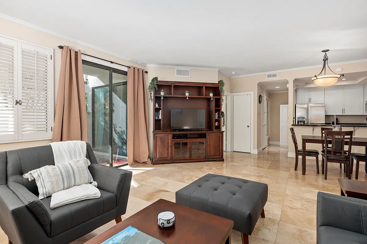 1 bed, 780 sqft, $4,200 — Photo 1