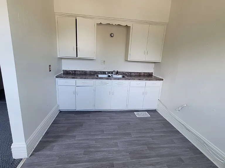 2334 W National Ave — Photo 1