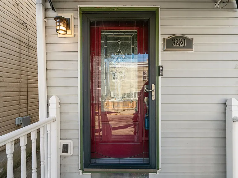 3220 Mary St — Photo 2
