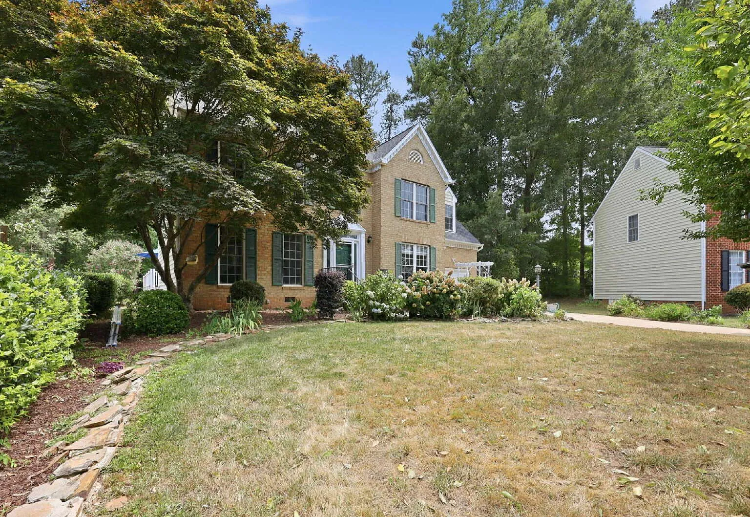 3 bed, 2.5 bath, 2186 sqft, $2,650 — Photo 2