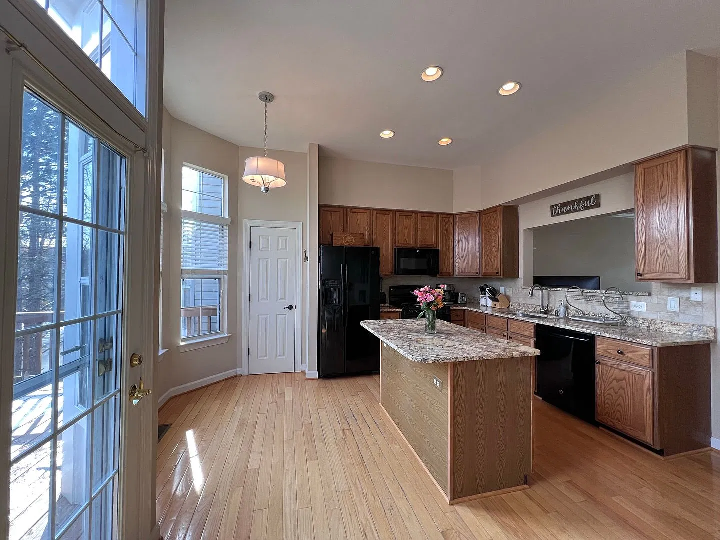 Lowes Island Townhome Neary 2000SqFt with Garage — Photo 3