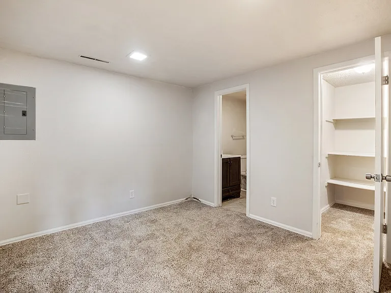 2145 Broadmoor Road Cir — Photo 32