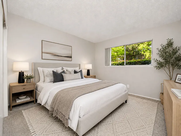 Gold Crossing Apartments — Photo 3