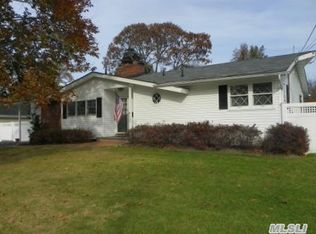 9 Haide Pl, East Islip, NY 11730