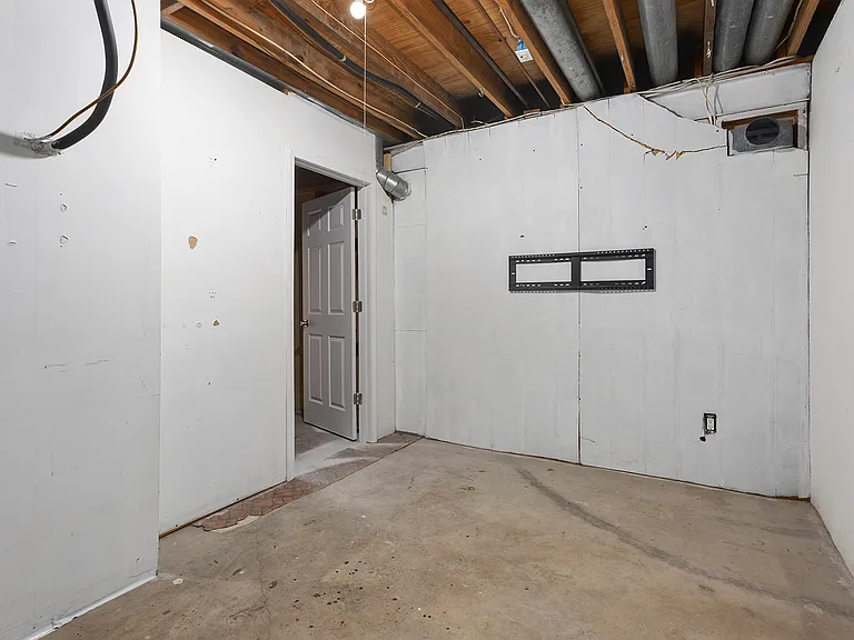 577 NW Valleybrook Rd — Photo 21