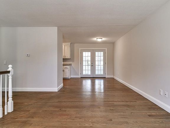 3rd image of 250 Wilson St