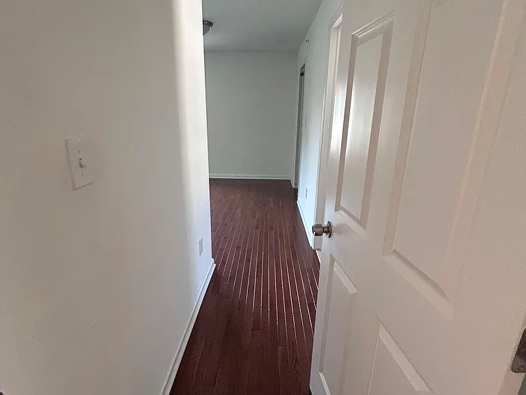 1060-1062 E Grand St #2 — Photo 12