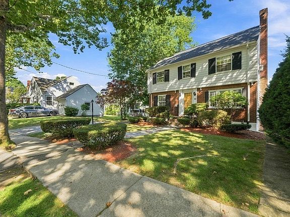 2nd image of 8 Carlson Cir
