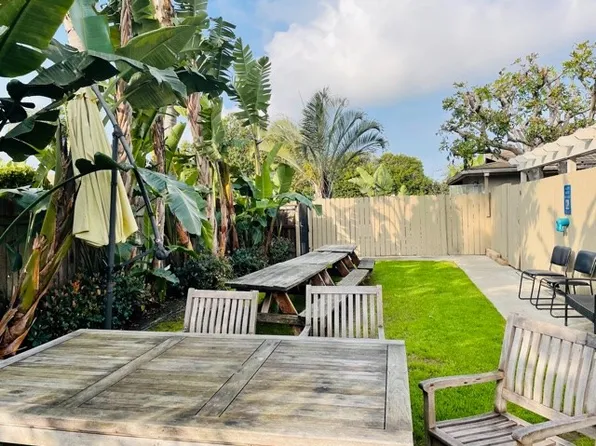 17092 Emerald Ln, Huntington Beach, CA