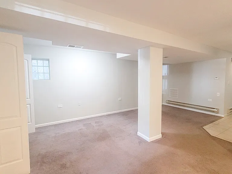 1221 W Melrose St — Photo 12