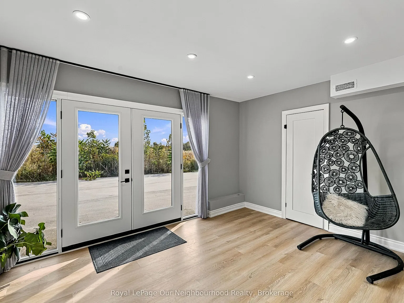 2 bed, $2,000 — Photo 3