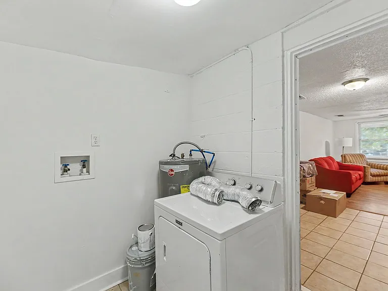 4202 Barnwell St — Photo 10