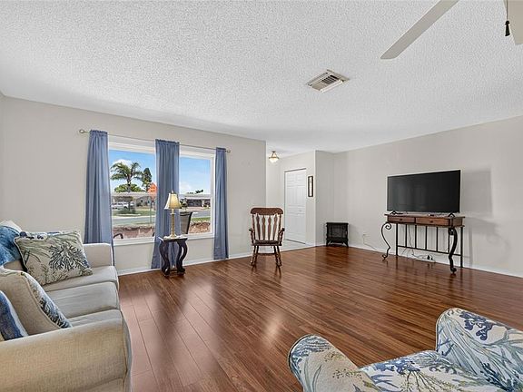 5th image of 907 BLUEWATER DRIVE