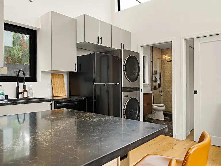 5204 Baltimore St #1/2 — Photo 45