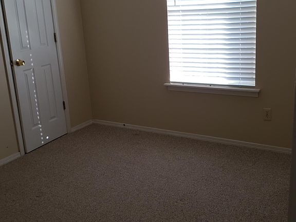 5th image of 610 S Dockery Ln