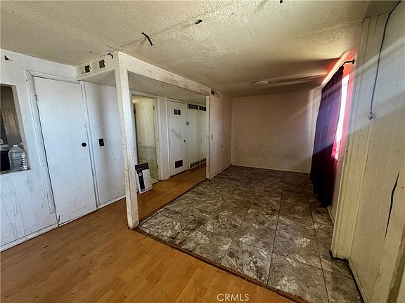 4th image of 2045 Desoto St