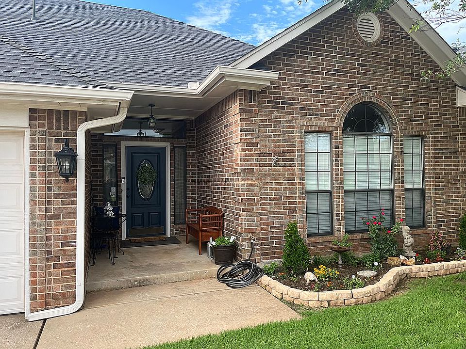 2nd image of 809 NW 143rd St