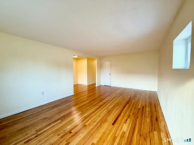 570 Whitney Ave #L3 — Photo 5