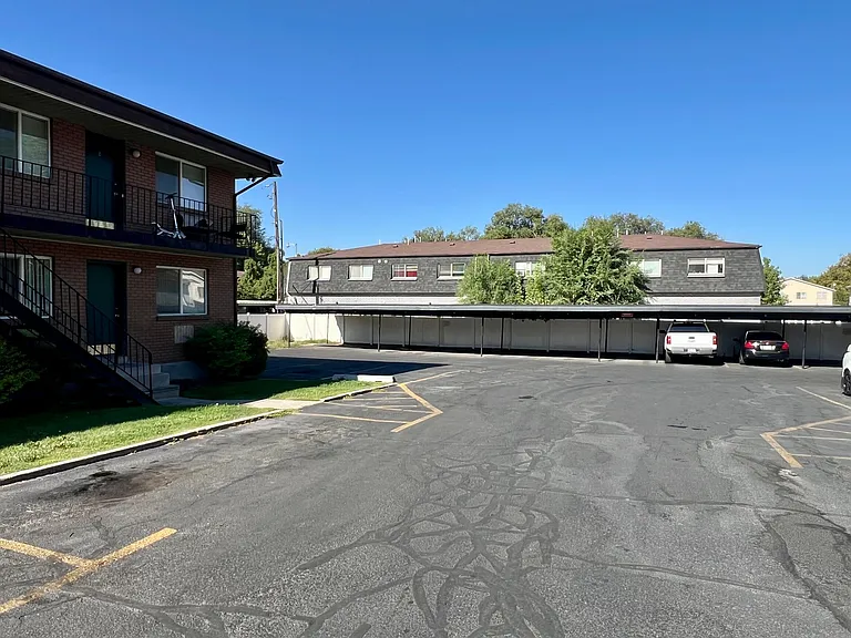 3460-3470 S 300 E — Photo 4