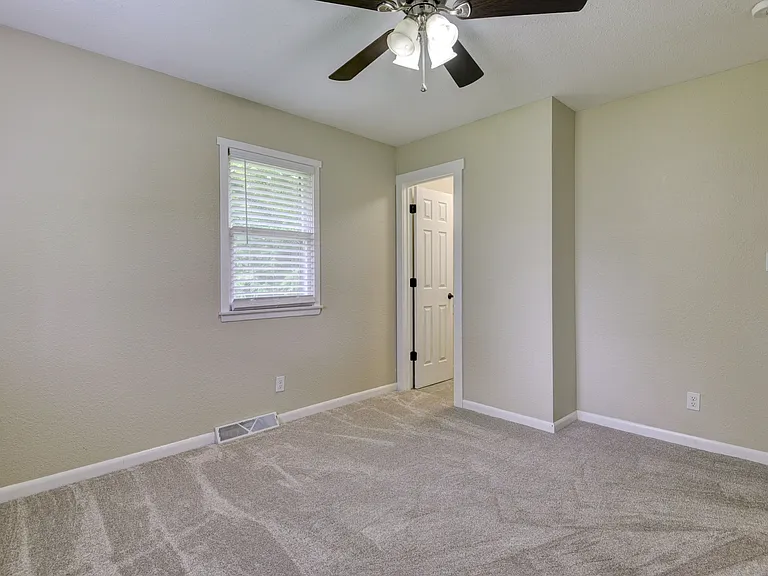 1137 W Main St — Photo 19