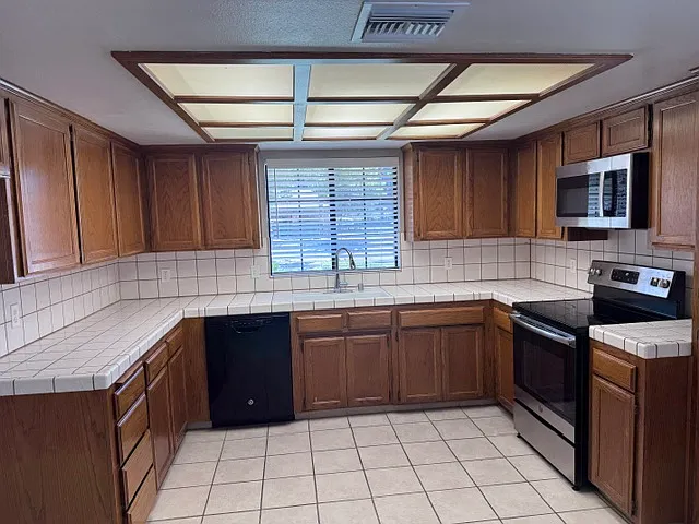 8921 N Boyd Ave — Photo 2