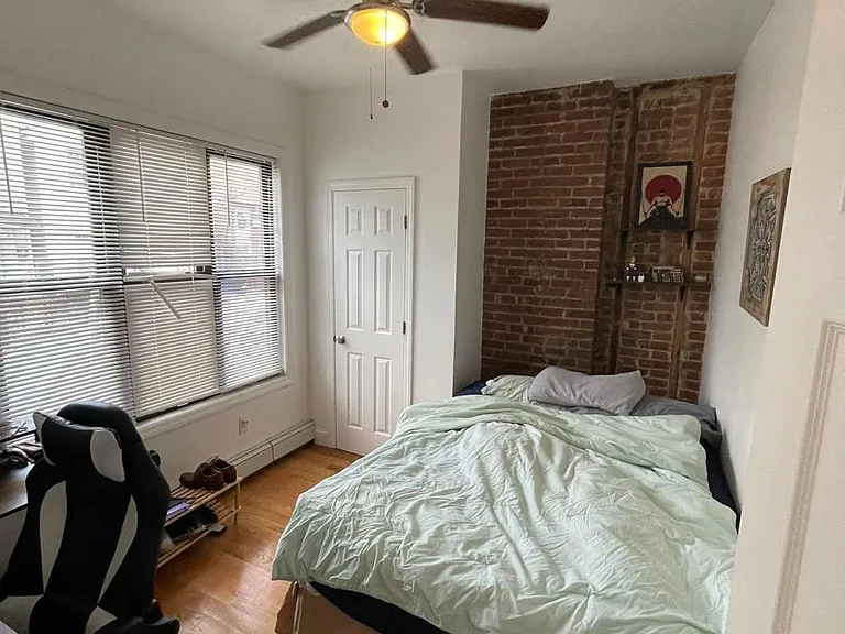 137 De Kalb Ave #1 — Photo 4