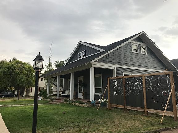 2nd image of 822 Scott Ave