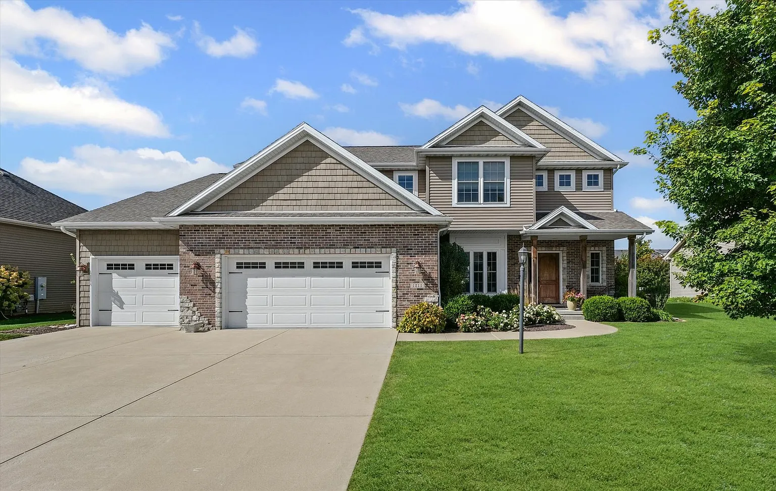 1211 English Oak Dr photo 1