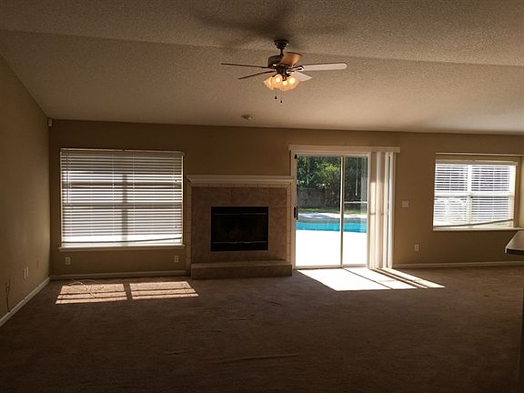 3rd image of 833 Southern Belle Dr E