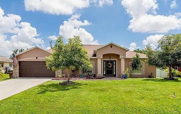 1st image of 403 SW 28th Pl