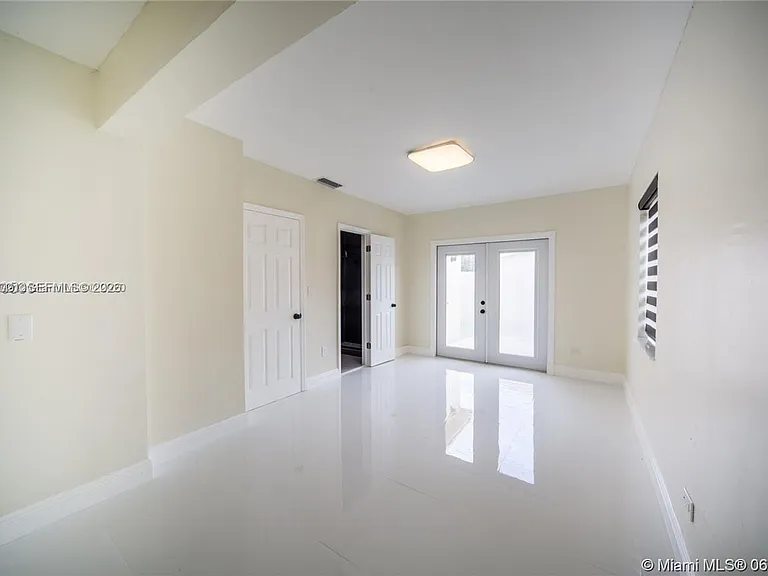 1748 NE 180th St — Photo 7