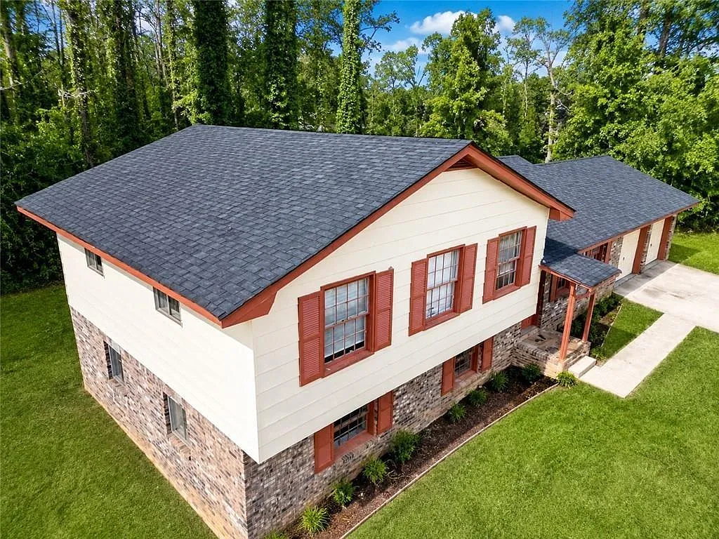 5 bed, 3.0 bath, 1903 sqft, $2,300 — Photo 2