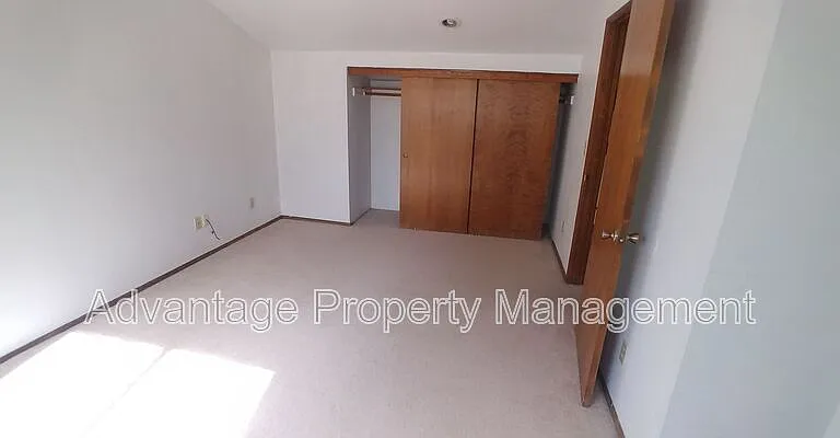 1831 NW Grant Cir — Photo 6