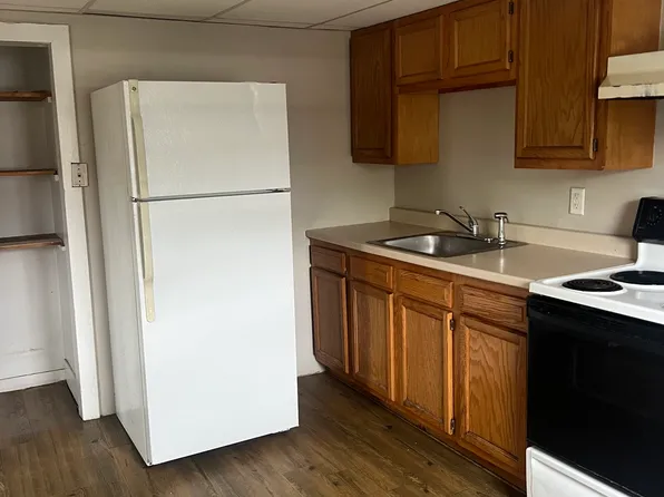 99 Main St APT 8, Stafford Springs, CT 06076