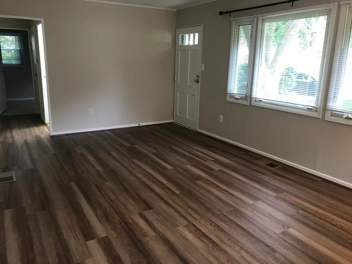 Living room - 3808 Pinewood Ter