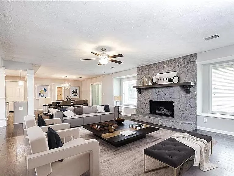 458 Woodstone West Dr — Photo 1