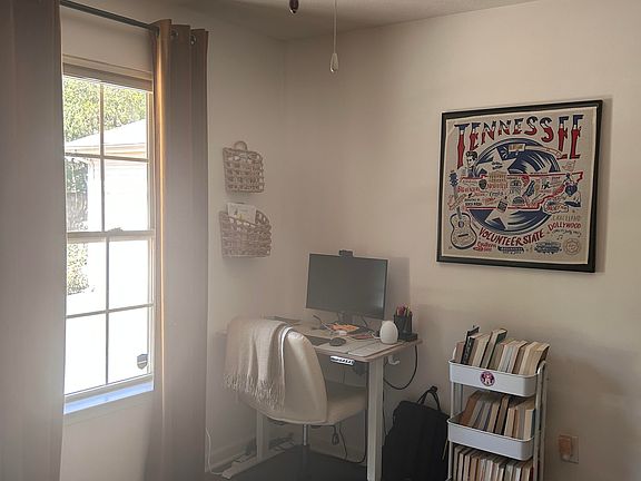 Additional bedroom (can be used as office)