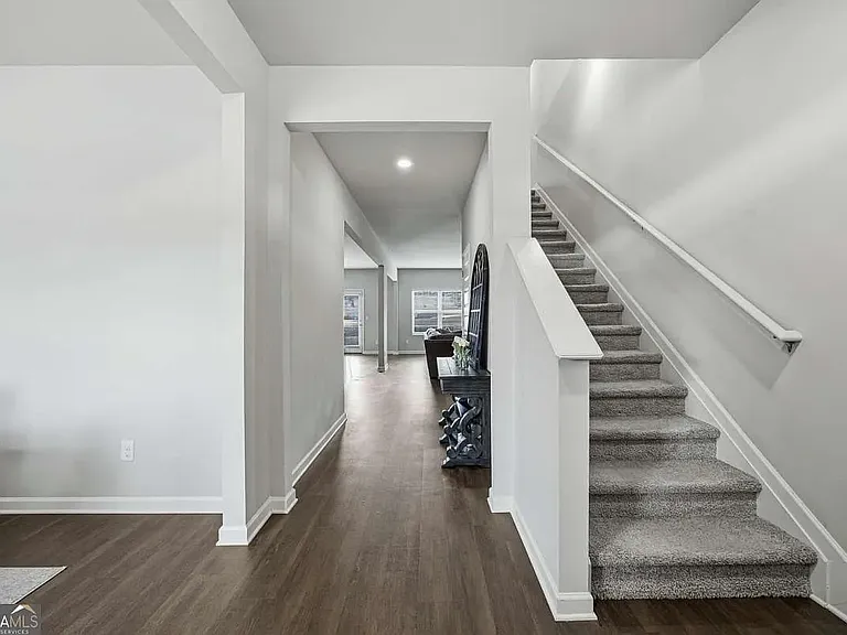 933 Nandina Ln — Photo 2